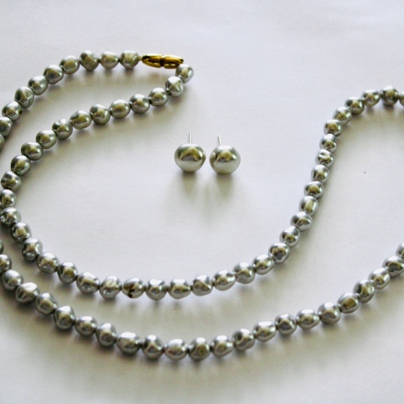 Simulated Baroque Silvery Pearl Necklace and Stud Earrings - Picture 4 of 4